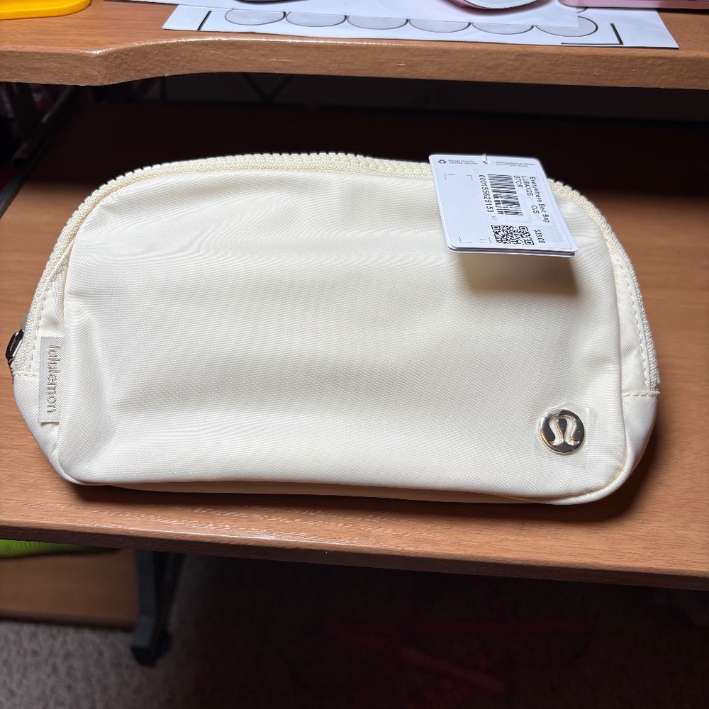 Lululemon Everywhere Belt Bag 1L in Buttercream. SOLD OUT color!